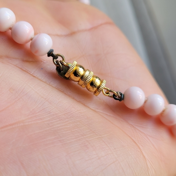 VINTAGE LES BERNARD INC NECKLACE SIGNED PINK BLUSH GLASS BEADS GOLD TONE - Picture 8 of 9